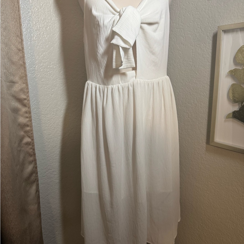 Elegant White Dress with Bow Detail